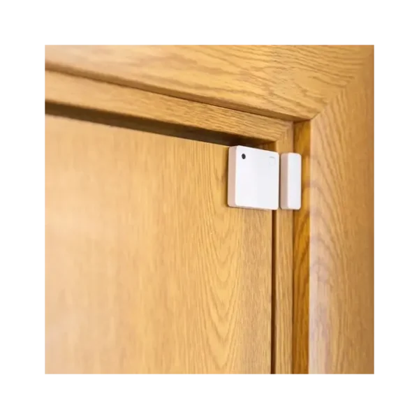 Le Shelly BLU Door/Window est un capteur intelligent sans fil qui surveille l'ouverture des portes et fenêtres, garantissant une sécurité optimale pour votre maison.