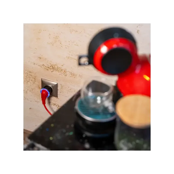 Le Shelly Plug S Gen3 est une prise intelligente Wi-Fi qui permet de contrôler vos appareils à distance et de suivre leur consommation d’énergie.