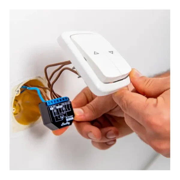 Le Shelly Plus 2PM est un interrupteur intelligent Wi-Fi pour contrôler et surveiller la consommation d’énergie des appareils.
