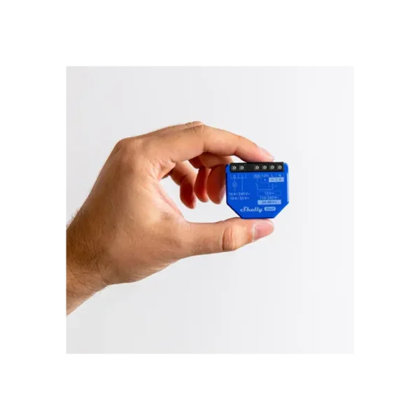 La "Shelly 1 Gen3" est un relais intelligent compact permettant de contrôler des appareils électriques à distance. Il s'intègre facilement dans des systèmes de maison intelligente pour une gestion simplifiée.