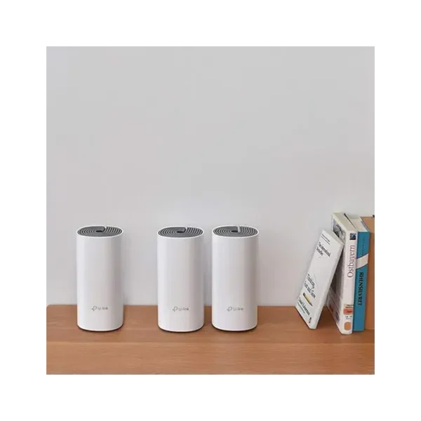 Le TP-Link Deco E4 est un système Wi-Fi Mesh composé de trois unités, offrant une couverture Wi-Fi puissante et stable pour toute la maison. Il utilise la technologie Mesh pour assurer une connexion sans fil fluide dans chaque coin de votre domicile.