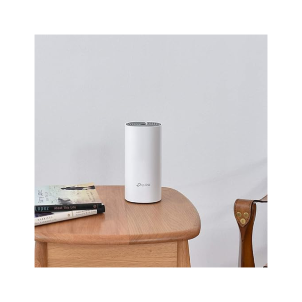 Le TP-Link Deco E4 est un système Wi-Fi Mesh composé de trois unités, offrant une couverture Wi-Fi puissante et stable pour toute la maison. Il utilise la technologie Mesh pour assurer une connexion sans fil fluide dans chaque coin de votre domicile.