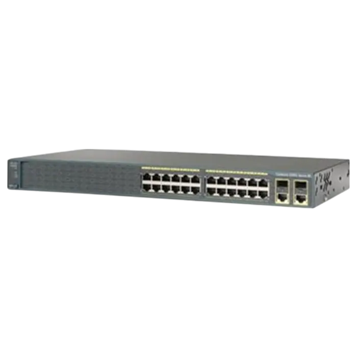 Switch Cisco Catalyst WS-C2960+24TC-S avec 24 ports Fast Ethernet et 2 uplinks combo.