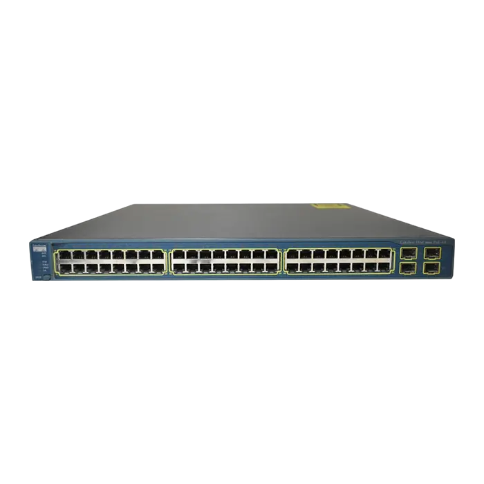 Switch Cisco WS-C3560-48TS-S avec 48 ports Fast Ethernet et 4 uplinks SFP Gigabit.