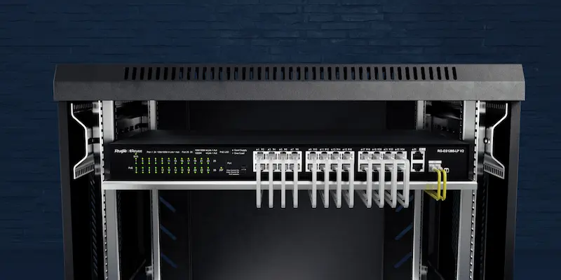 Image du switch RG‑ES126S‑LP V2, boîtier compact, 24 ports RJ‑45 10/100 Mbps, montage mural ou bureau, fonctionnement silencieux.