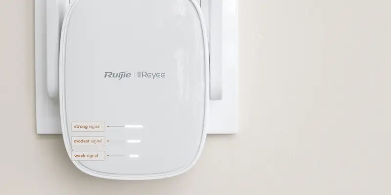 Routeur RG-EW300R avec 4 antennes externes et débit jusqu’à 300 Mbps pour réseau domestique basique.